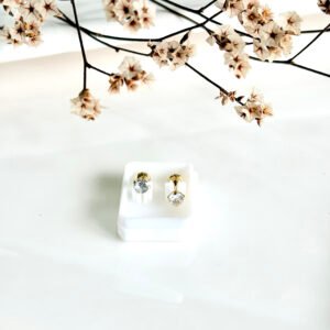Aros abridores de acero dorado con piedra.