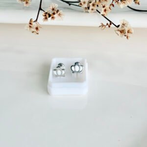 Aros abridores de acero, corona blanca esmaltada.