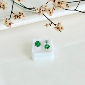 Aros abridores de acero, trébol verde esmaltado.