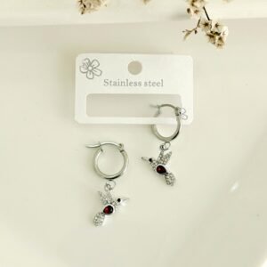 Aros de acero, argollas con colgante de colibí rojo.