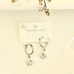 Aros de acero, argollas, con colgantes de mariposas.