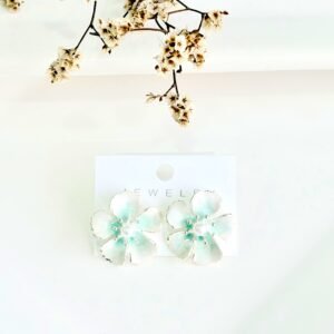 Aros con pasantes. acero blanco, forma de flor con perla.