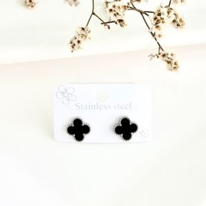 Aros con pasantes, de acero con forma de trébol. Negro.