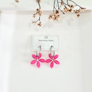 Aros de acero, argolla con flor de color rosa y piedra.