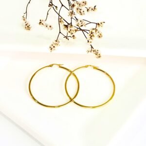 Aros de acero dorado estilo argollas. 5 cm. de diámetro.