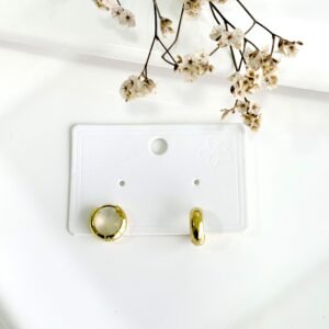 Aros de acero dorado redonditos estilo argollita. 1 cm. diámetro.