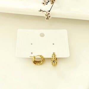 Aros de acero dorado labrados. 1.5 cm. de diámetro.
