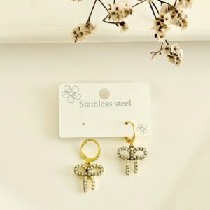 Aros de acero dorado con strass. 2.5 cm