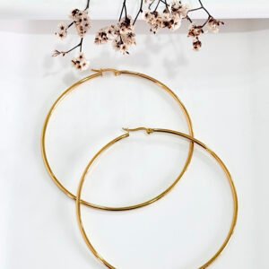 Aros de acero dorado, argolla. 8 cm. de diámetro.