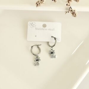 Aros de acero, argollita con colgante de gatito con strass.