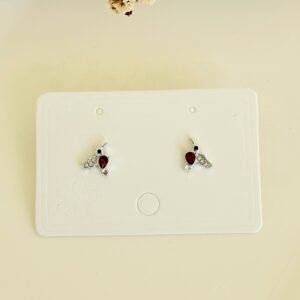 Aros pasantes, colibrí con strass y piedra roja.