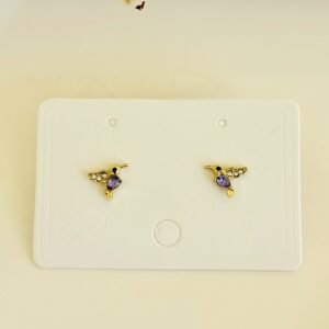Aros pasante, colibrí dorado con strass y piedra lila.