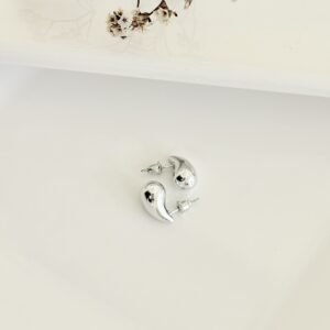 Aros pasantes, gota de acrílico.