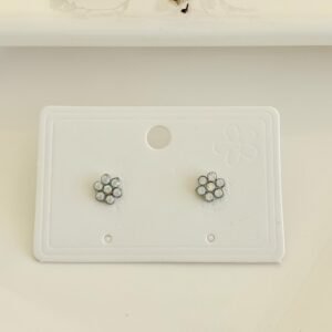 Aros pasantes, flor con piedras.