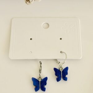 Aros argolla con colgante mariposa azul.