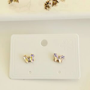 Aros pasantes, mariposa dorada con piedras rosa tornasol.