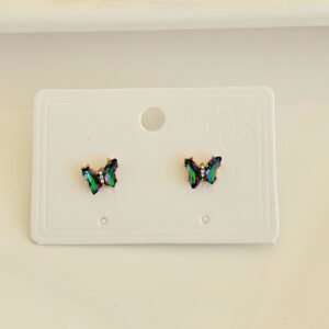 Aros pasantes, mariposa dorada con piedras verde tornasol.