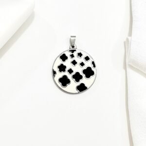 Dije de acero esmalte negro y blanco.