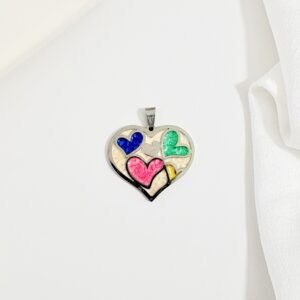 Dije corazón esmalte blanco. Corazoncitos de colores.