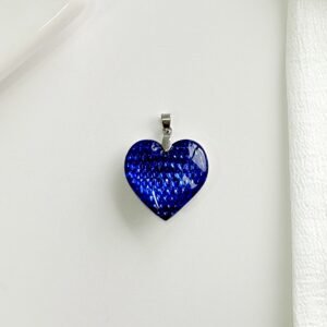 Dije corazón cristal azul.