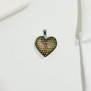 Dije corazón cristal verde.