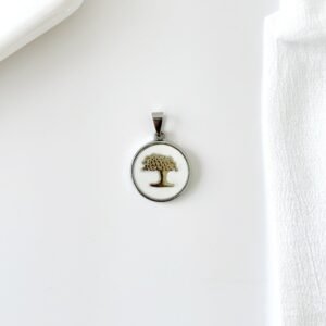 Dije árbol de la vida dorado, esmalte blanco.