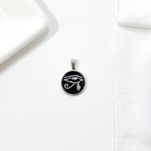 Dije de acero, ojo de horus, esmalte gris. Chico.