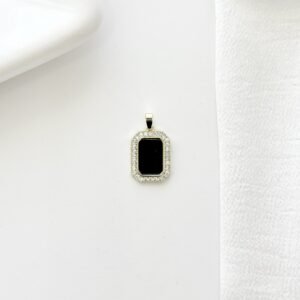 Dije rectangular esmalte negro y strass. Chico.