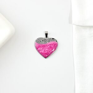 Dije corazon de acero, esmaltado rosa.