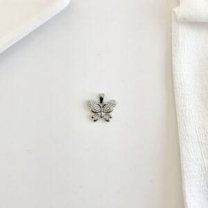 Dije mariposa de acero y strass.