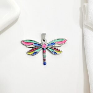 Dije libélula acero, esmaltado multicolor.
