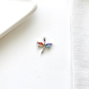 Dije libélula con strass y piedras. Mini.