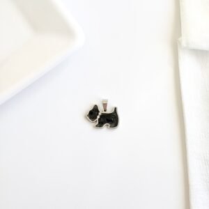 Dije de perro esmaltado negro y strass.