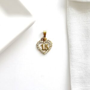 Dije 15 años dorado con strass.