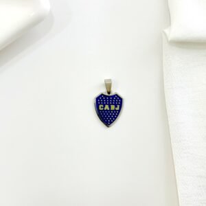 Dije escudo de boca esmaltado.