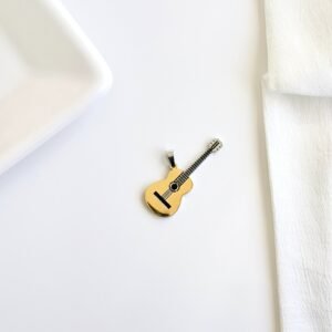 Dije guitarra, combinada.