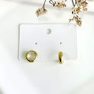 Aros de acero dorado redonditos estilo argollita. 1 cm. diámetro.