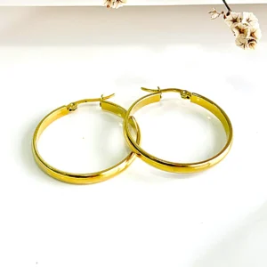 Aros de acero redondos estilo argolla. 3.5 cm. de diámetro.