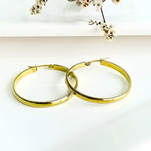 Aros de acero redondos estilo argolla. 4 cm. de diámetro.