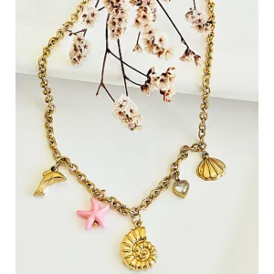 Collar dorado con dijes marinos. 40+5 cm.