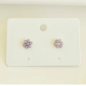 Aros pasantes, flor con piedras.