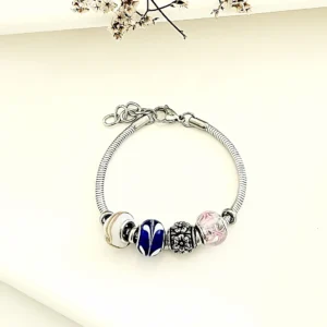 Pulsera de acero estilo pandora.