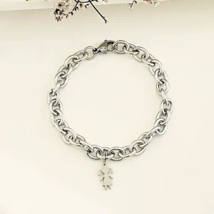 Pulsera acero con dije de nena.