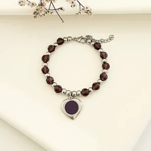 Pulsera de acero con dije y piedras.