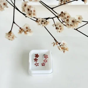 Aros abridores acero, tres flores rojas esmlatadas.