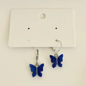 Aros argolla con colgante mariposa azul.