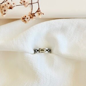 Anillo de acero, calado.