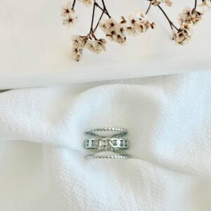 Anillo regulable de acero.