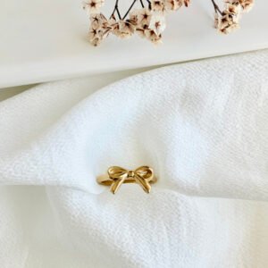 Anillo de acero dorado, moño.