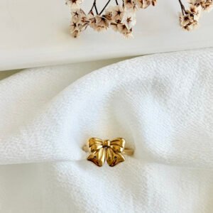 Anillo de acero dorado, moño.